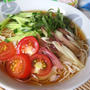 きざみ青じそで爽やか♪　夏野菜のせそうめん　