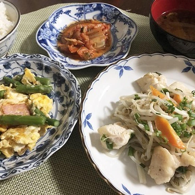 嬉しい悲鳴＆ムネニクとモヤシのネギ塩炒め