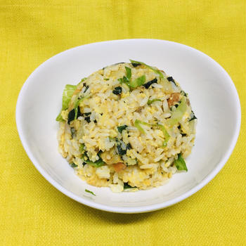 余り野菜でパラパラ！　簡単お昼ごはん！　おうちチャーハン！！　