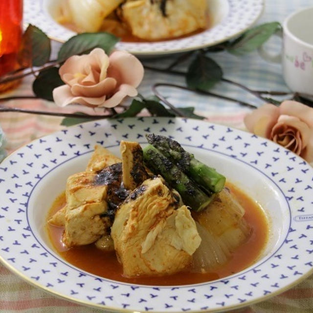 鶏肉と新玉ねぎの野菜ジュース煮込み。スープも飲んで！