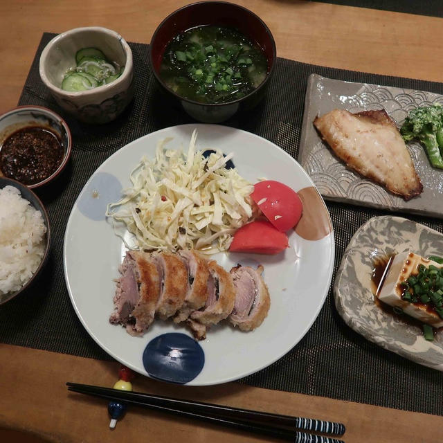 不思議食感！『トンカツオ』の晩ご飯　と　シモバシラの花♪