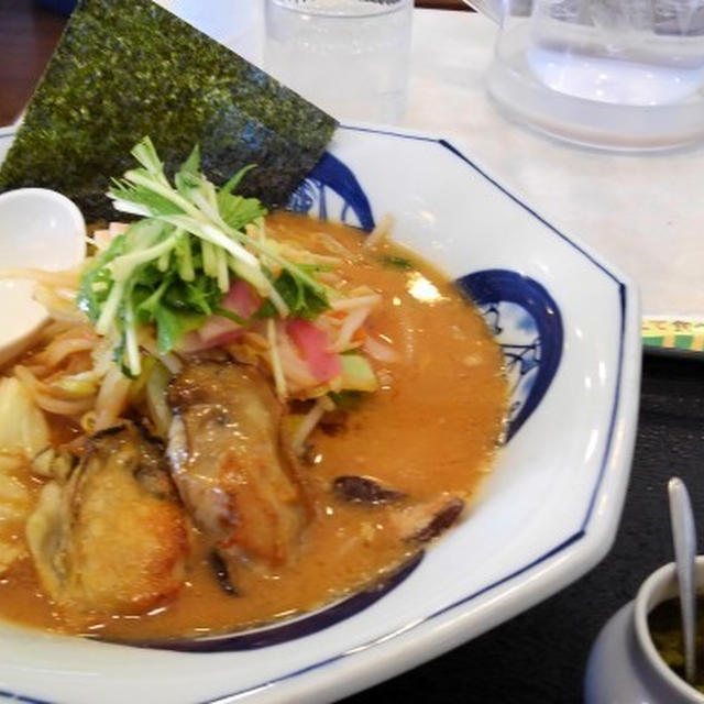 ■外ご飯と車の定期点検【待ち時間に食べたランチ＆展示品の軽自動車を見て驚き( ﾟДﾟ)！】