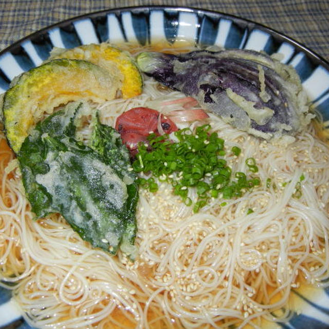 さっぱり梅昆布つゆの冷やし夏野菜天ぷら素麺