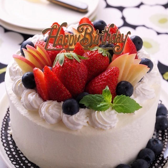 誕生日のデコレーションケーキ