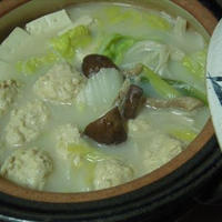 鶏団子で水炊き鍋・モランボン「PREMIUM鍋」