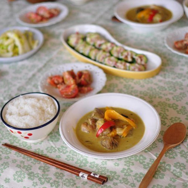 ちょっぴり甘めのグリーンカレーとトマトのためのトマトによるトマトサラダ