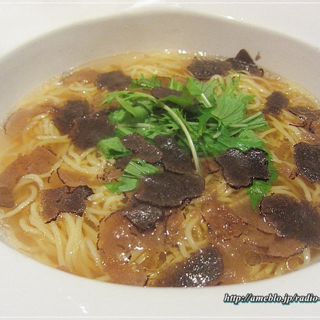 贅沢♪トリュフヌードル☆銀座ル･コチアのバケットに合うフレンチラーメン