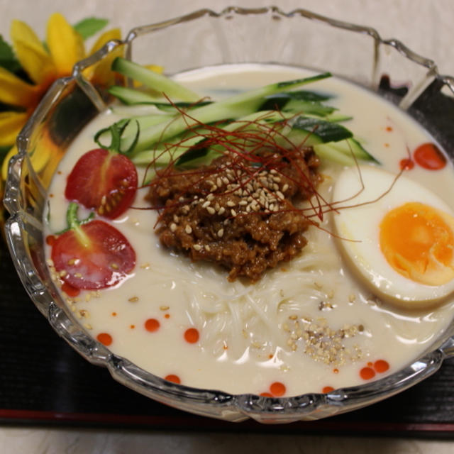 時短！簡単・瓶詰めで担々麺風冷やしそうめん・瓶詰めの『鶏そぼろ』と豆乳+そうめんつ...