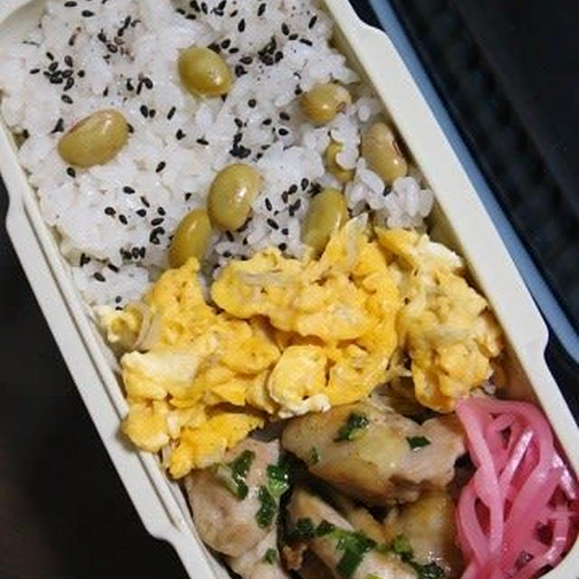 11月27日　　秘伝豆ごはんと葱塩鶏弁当