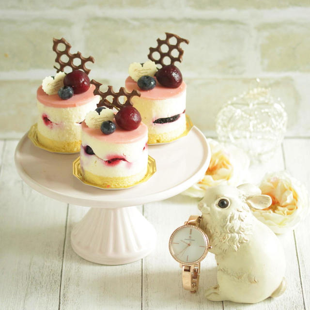 * ベリーのチーズケーキと素敵な時計♪