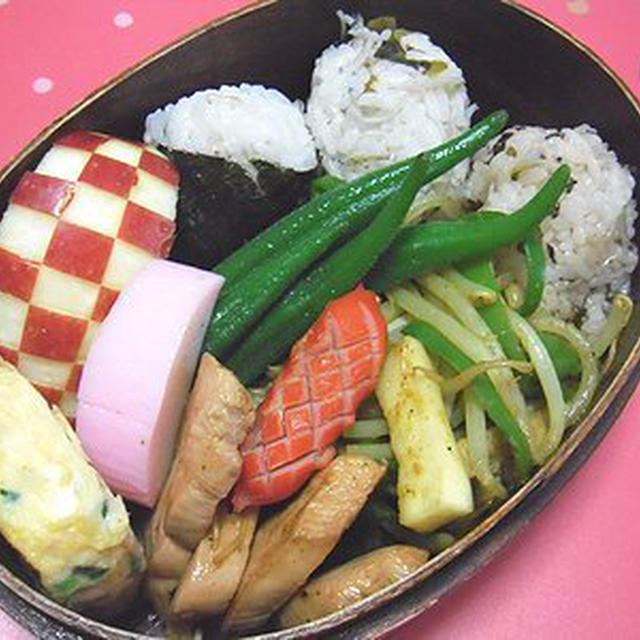 おにぎり弁当。寝起きのきなこ