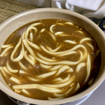 レトルトカレーでカレーうどんの作り方