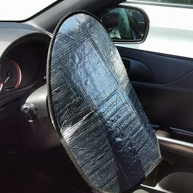 車のハンドルが熱いので...