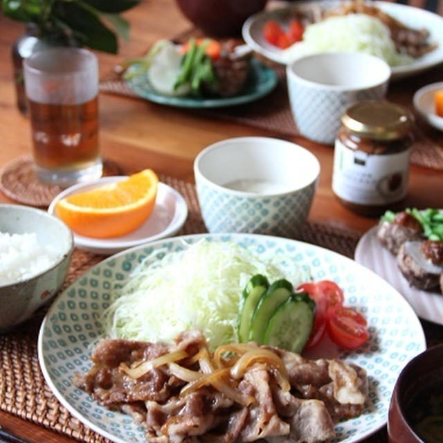 豚肉の生姜焼き と 蒸し野菜（おかず味噌）。
