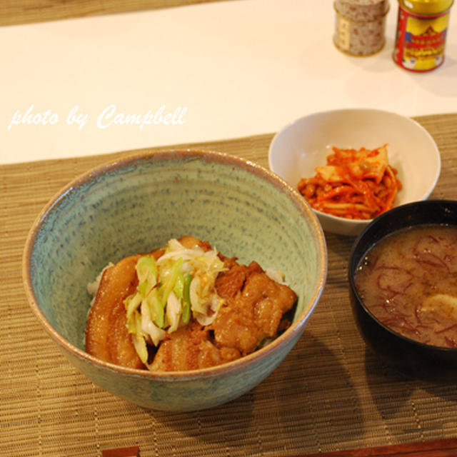 皮付き三枚肉のとろとろラフテー丼