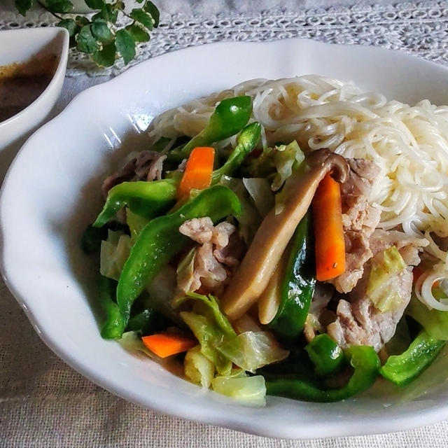 【自己管理上手は疲れを溜めない】『豚肉とピーマンの胡麻酢そうめん』ヘルシー美肌レシピ