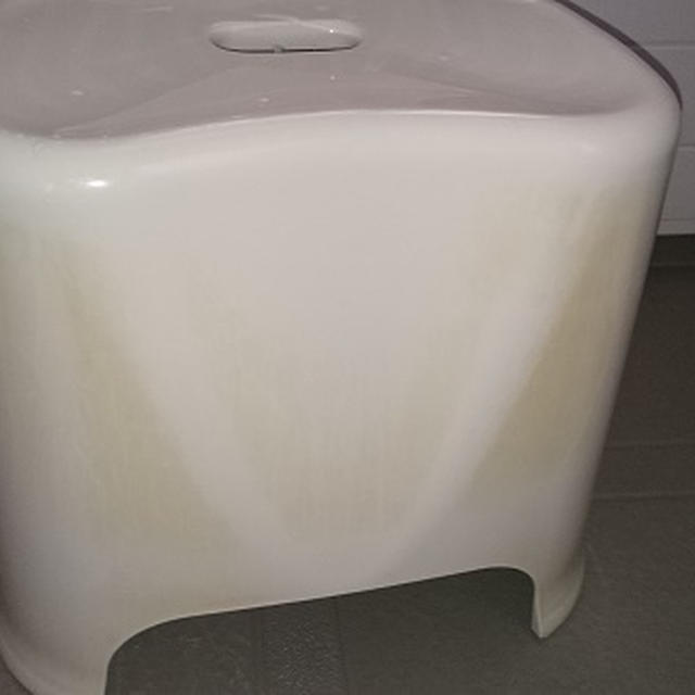 お風呂の椅子磨き