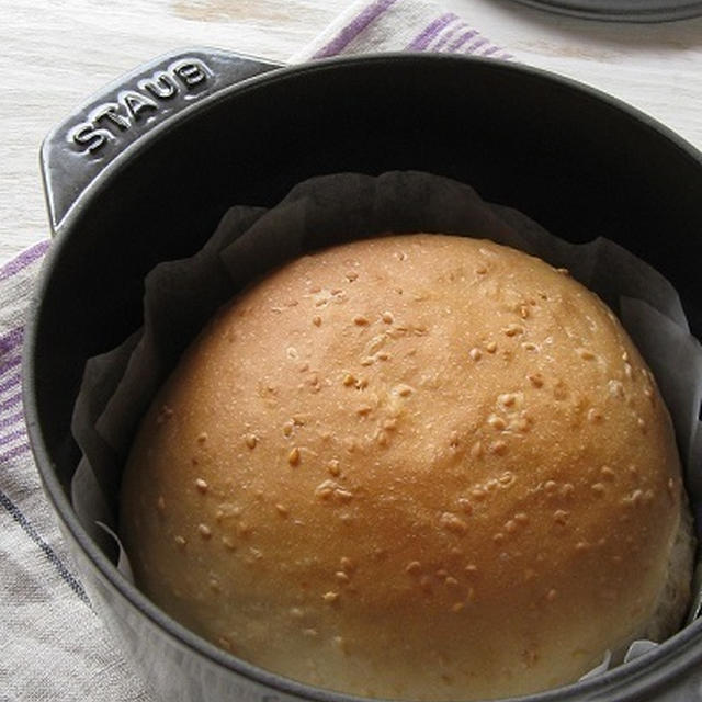 ストウブ ごはんココットで♪ ごまごまパン