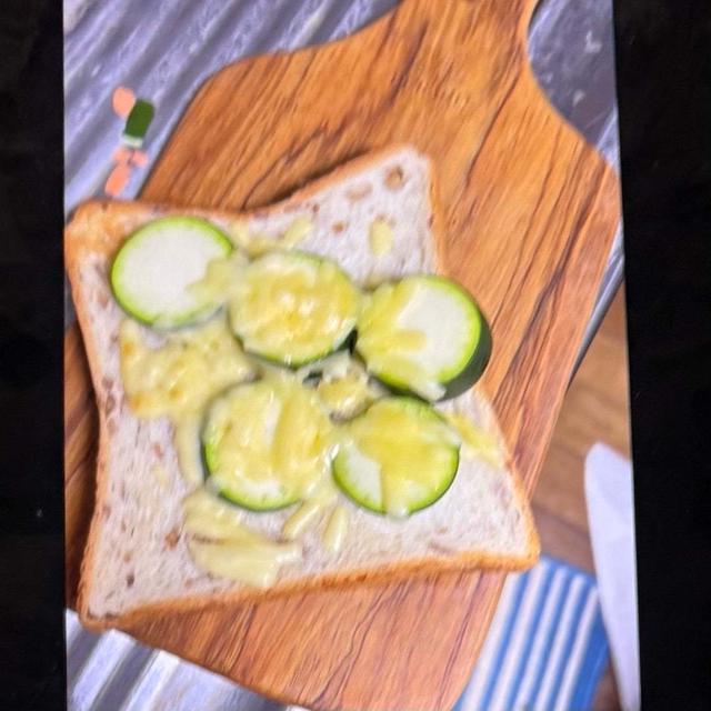 昨日の料理動画・ズッキーニチーズトースト朝ランミッションインポッシブル前作VisionProで〜