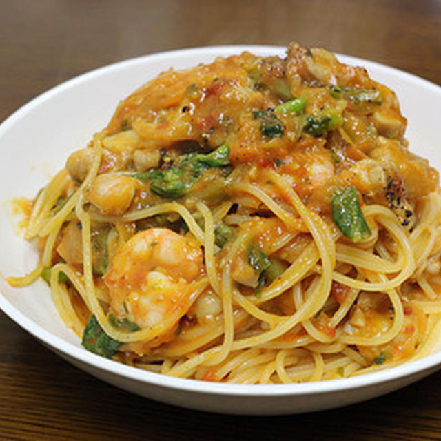 鶏とエビと菜の花のトマトソーススパゲティ