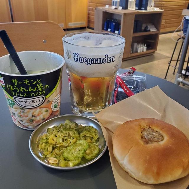 アルコールが飲み放題♪TSUTAYA シェアラウンジ@田町