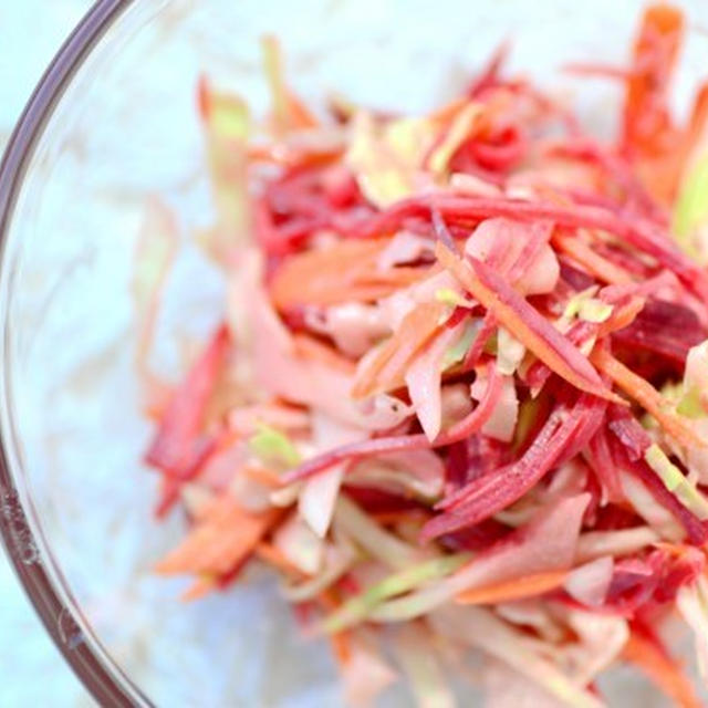 赤ビーツのコールスロー (Beets Coleslaw)