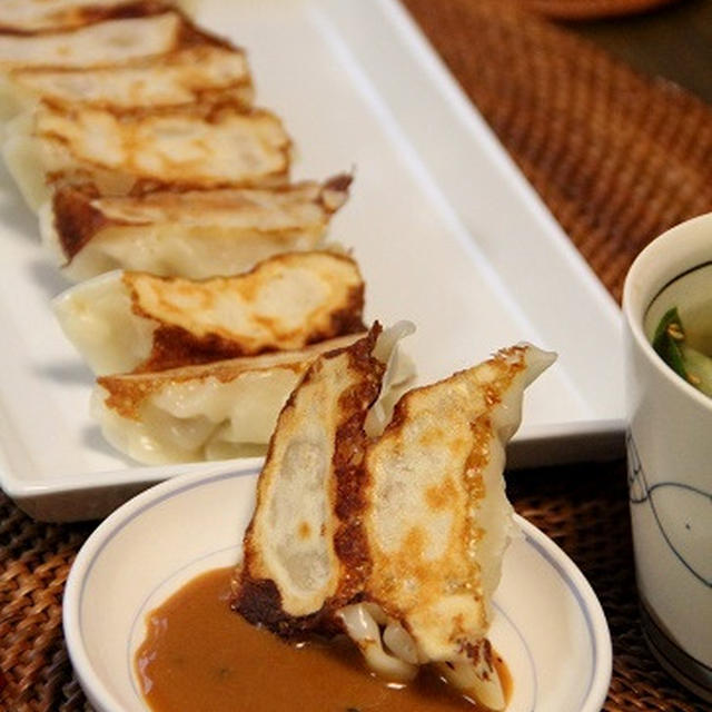 神戸味噌だれ餃子。