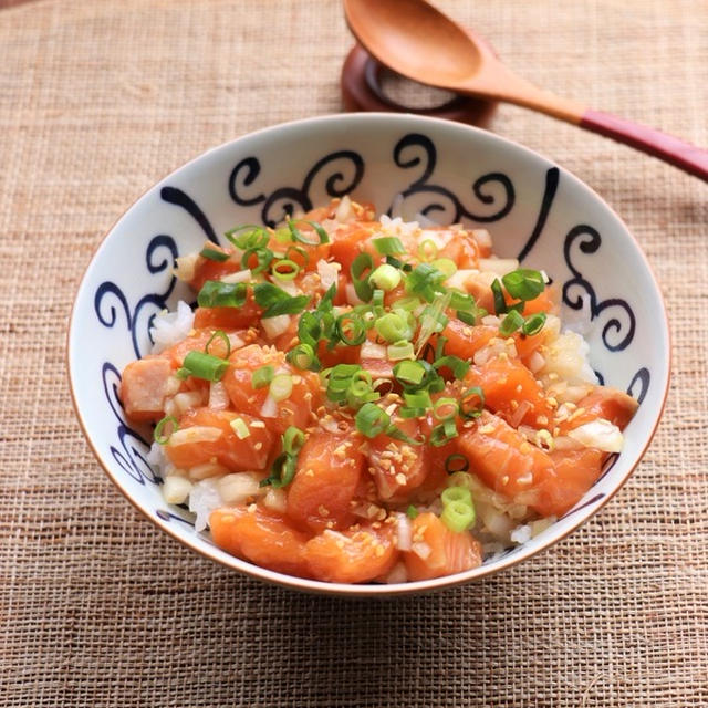 【掲載】簡単3分♪サーモンのポキ丼【#ポキ　#ハワイ料理】