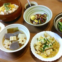 里芋と挽き肉のトマト煮と、和えパスタ