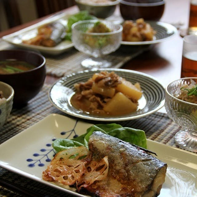 さばのピリ辛カリカリ焼き と 味噌バター豚ばら大根。