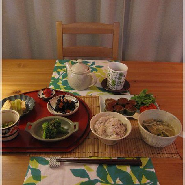 和食器と飛田さんの常備菜と晩ごはん。