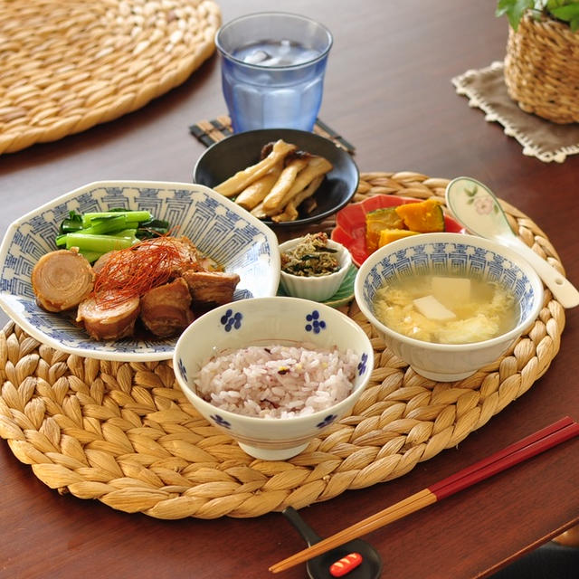 褒められていい気になる母さんと昨日の晩ごはんはくるくる角煮