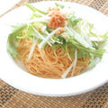 野菜でボリュームアップ！大根と水菜のサラダを添えた明太子スパゲティ。
