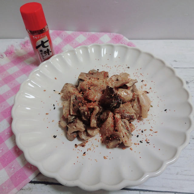 一味でピリッと冷凍きのこの焦がしマヨソテー1月も減塩です。スパイスとソースやマ...