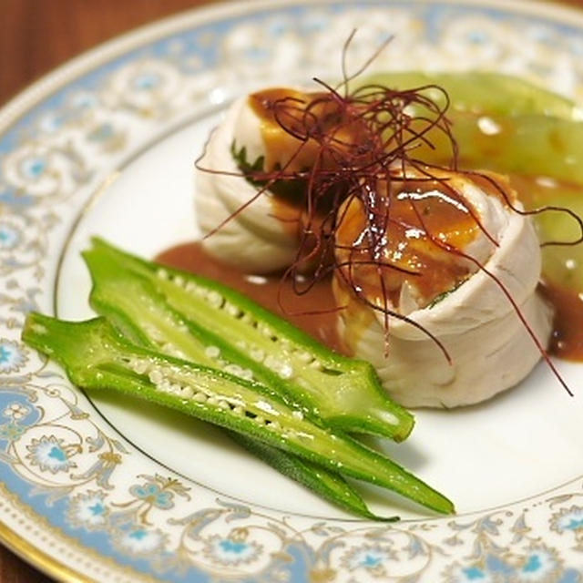 蒸し鶏の大葉巻き/納豆とオクラの冷製パスタ他。