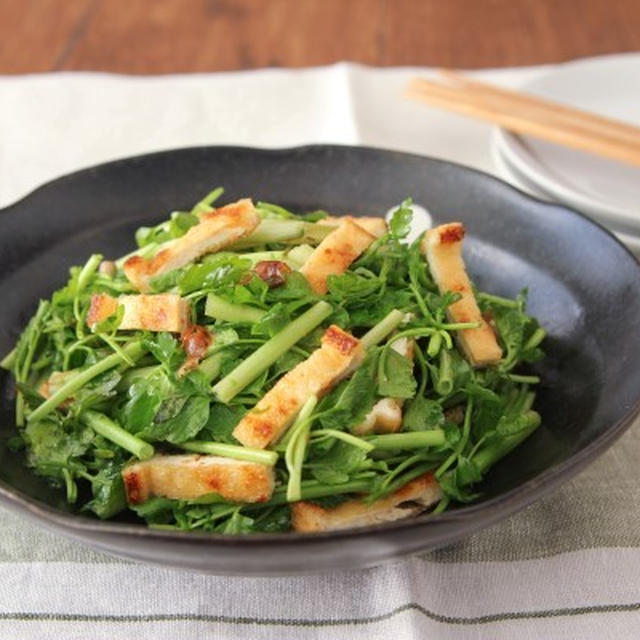 減塩でもおいしい！　「セリと油揚げのサラダ」の簡単レシピ