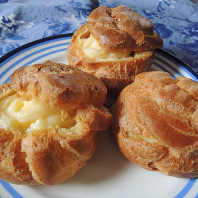 シュークリーム＆ライ麦食パン