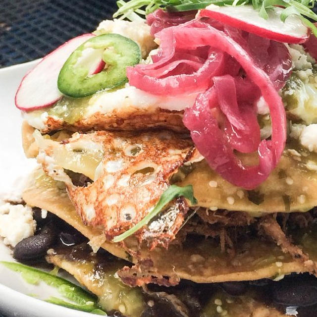 Hola Arepa人気レストランでブランチ
