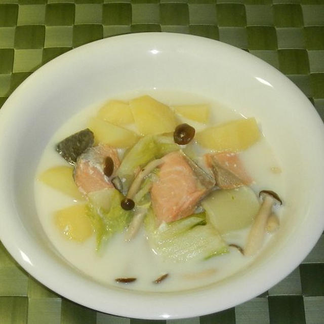 秋鮭と白菜のミルクスープ