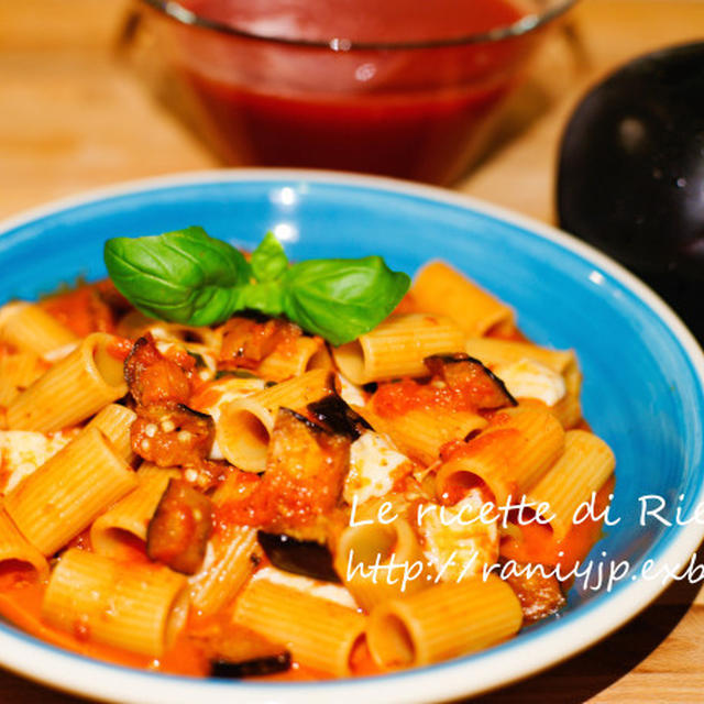 Rigatoni al pomodoro e melanzane🍆 茄子とトマトソースのリガトーニ