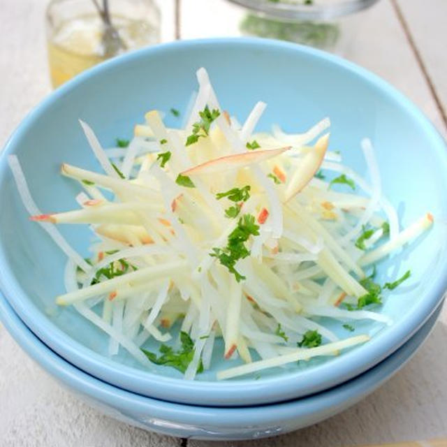 Daikon Radish and Apple Salad大根とりんごのサラダ、蜂蜜レモンドレッシング