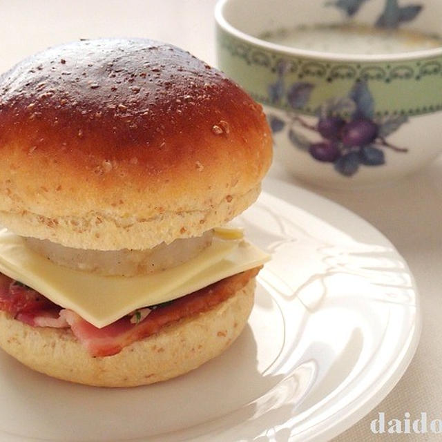 意外な組み合わせが美味しい！　大根ベーコンバーガー