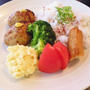 鶏つくねと梅干しの炊き込みごはんワンプレート