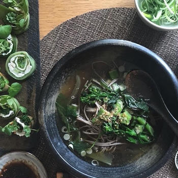 ラムソンと胡瓜と豚しゃぶの1/f奏ロールと蕎麦の献立