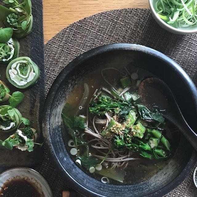 ラムソンと胡瓜と豚しゃぶの1/f奏ロールと蕎麦の献立