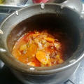 下処理して冷凍した牛すじ肉で「牛筋肉のトマト煮込み」「牛筋肉とコンニャクの味噌煮込み」