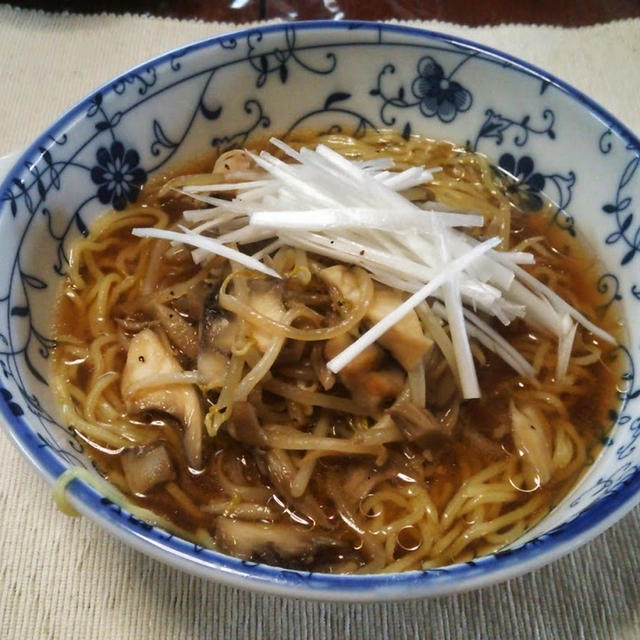 舞茸ともやしの本生醤油ラーメン