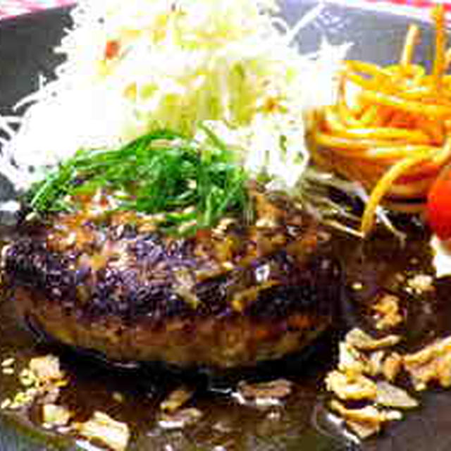 今日のまかないハンバーグ「ペッパーオニオンソースのハンバーグ」