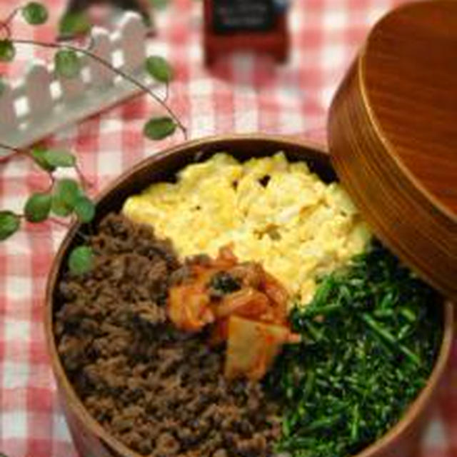 昼cafe☆そぼろ花見弁当