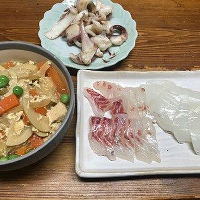 親子丼と鯛とハリイカの刺身